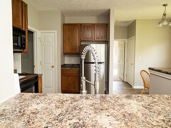 5th image of 7226 Wyatt Ln