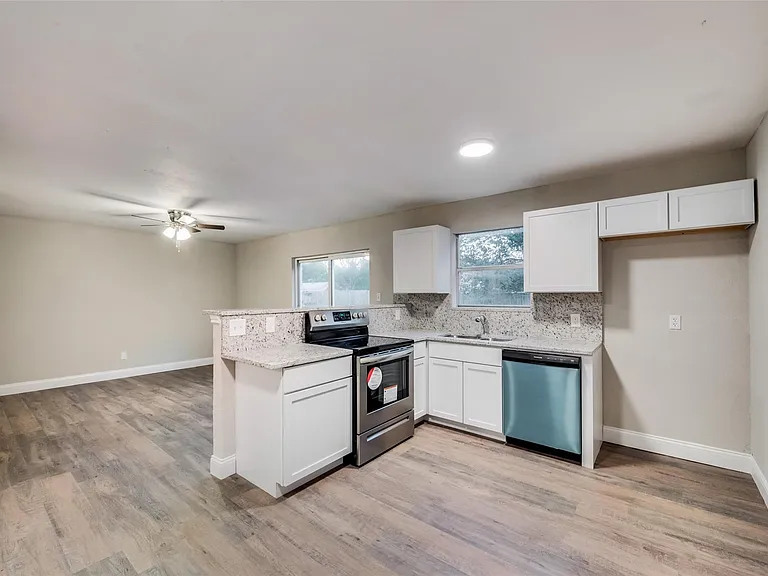 2436 Dancy Dr N — Photo 15