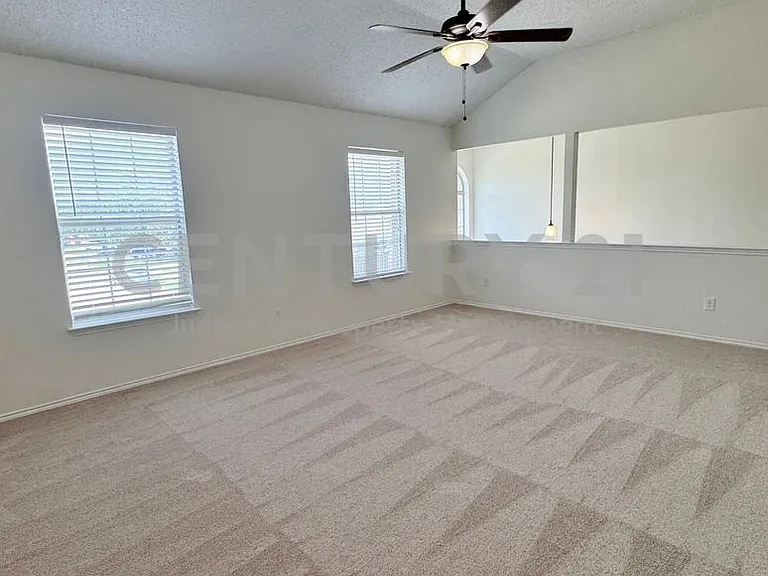 835 Rockett Ln — Photo 9