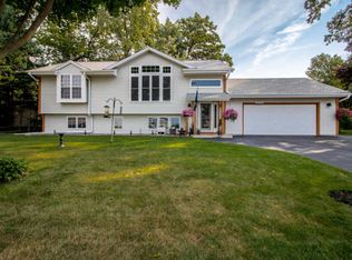 S69W17898 Muskego Dr, Muskego, WI 53150
