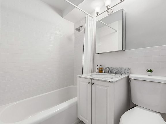 4th image of 1329 2nd Ave #14R