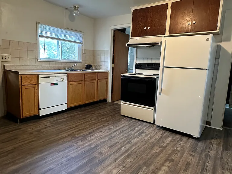 528 Niagara St — Photo 6