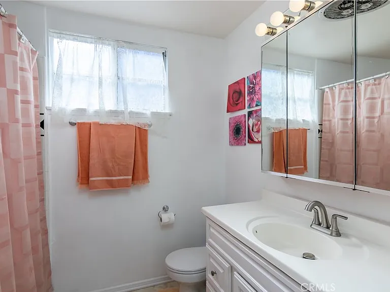 11543 Swinton Ave — Photo 16