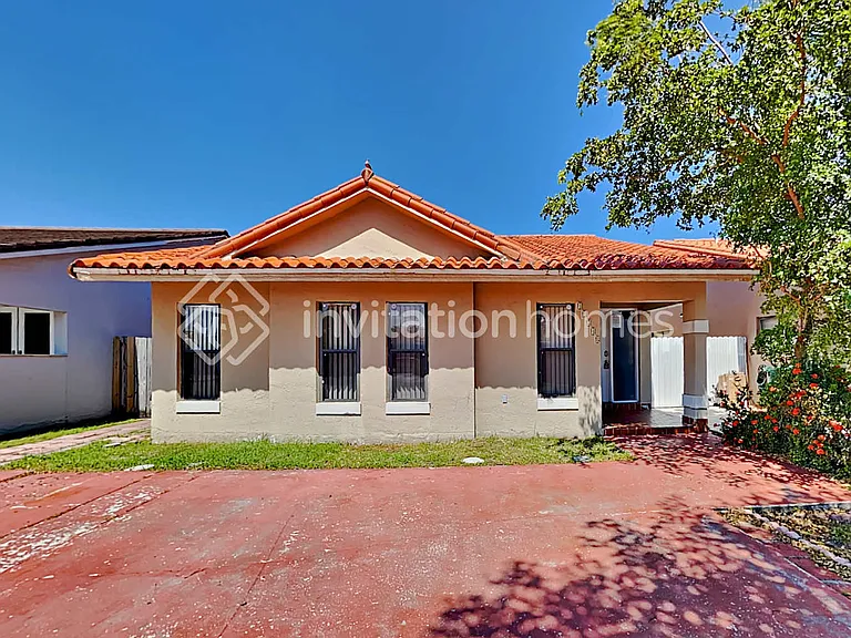 12748 NW 102nd Ave — Photo 1