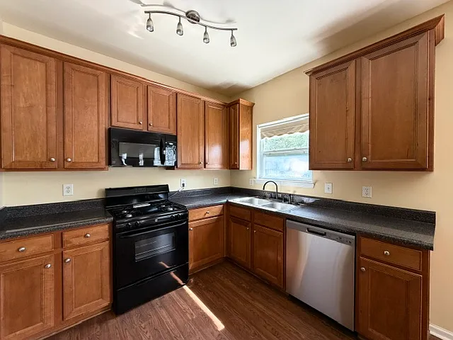 1020 Capstone Ct — Photo 10