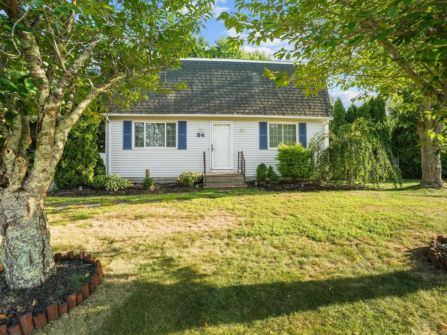 4 bed, 1300 sqft, $3,300 — Photo 1
