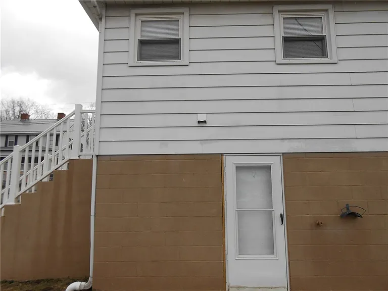 114 Grant St — Photo 6
