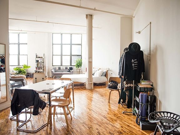 4th image of 54 Knickerbocker Ave #206