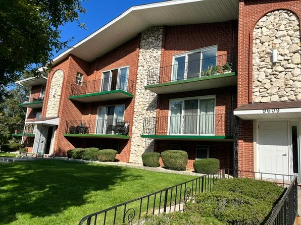 9605 S Komensky Ave APT 202, Oak Lawn, IL 60453