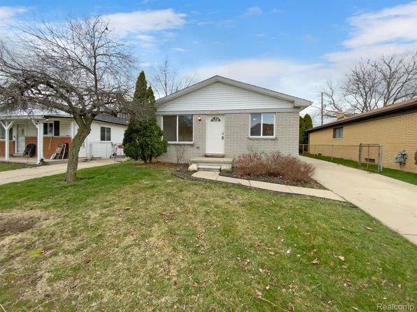 25946 Reeck Rd, Woodhaven, MI 48183