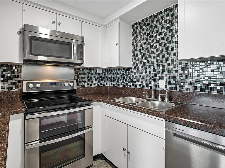 Beautifully Updated Kitchen!