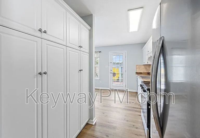 1512 Abby Way — Photo 4