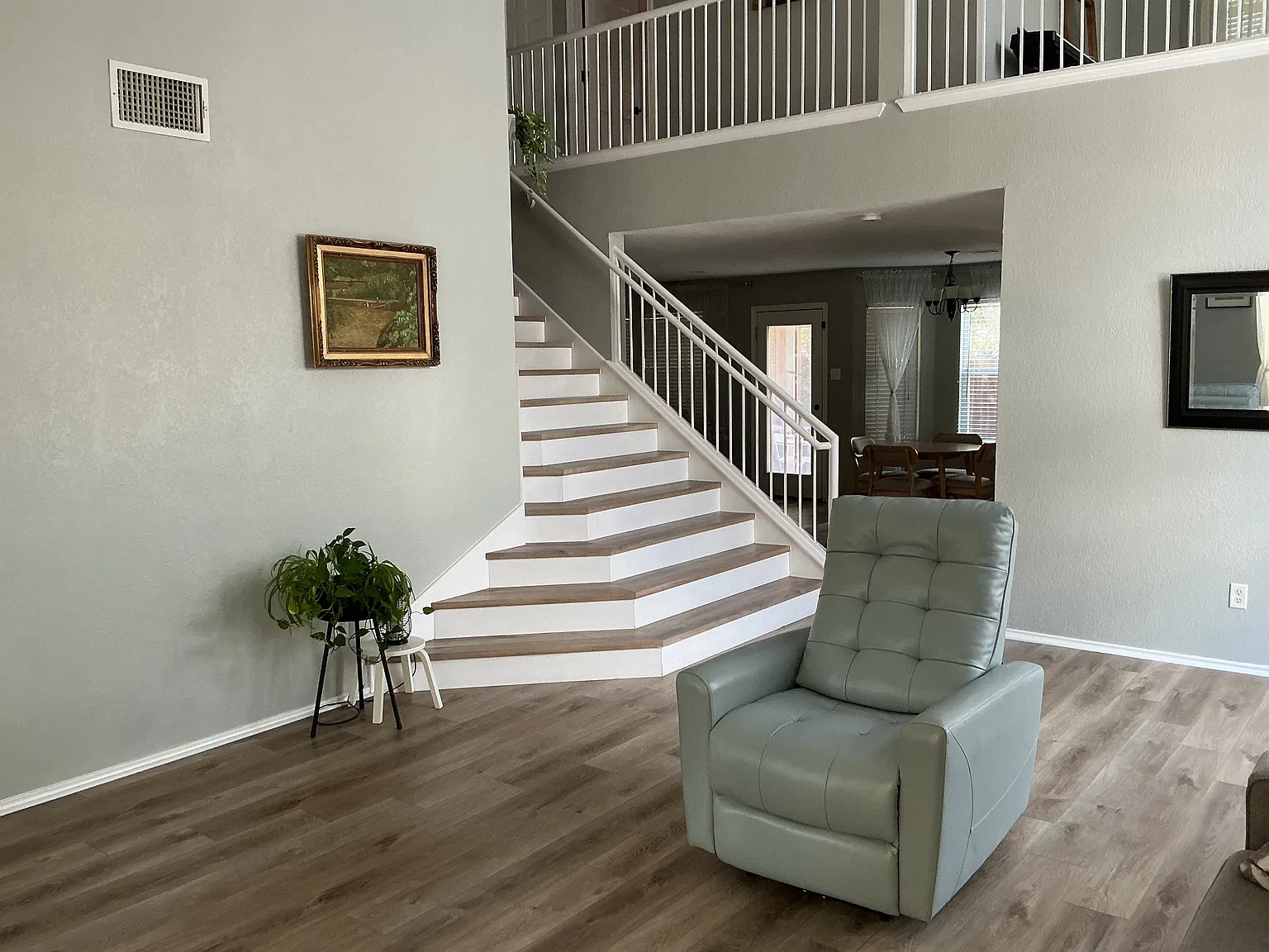 3 bed, 2.5 bath, 2108 sqft, $2,200 — Photo 2
