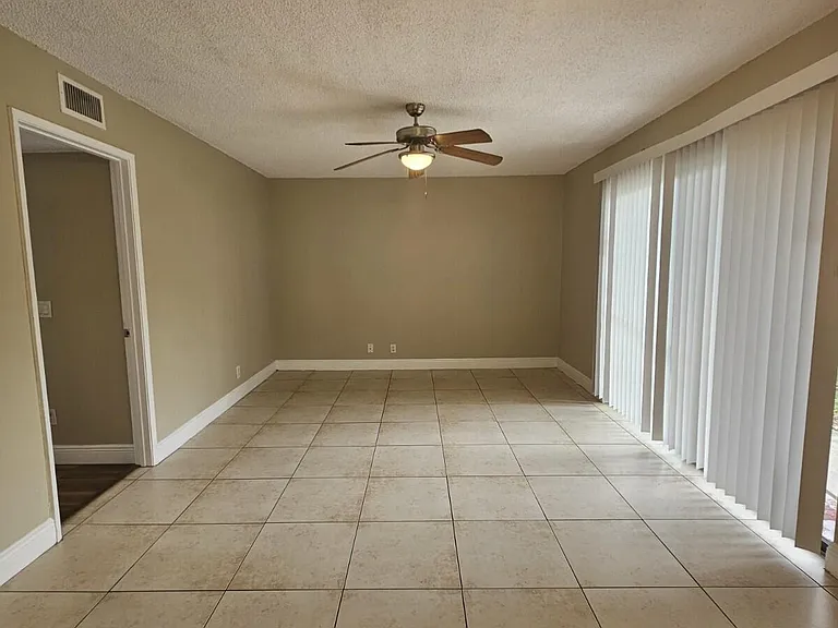 1561 Windorah Way #A — Photo 2