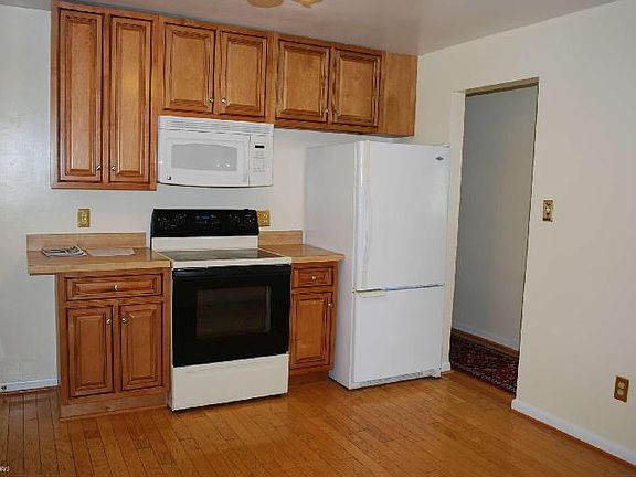 5th image of 825 Golden Arrow St
