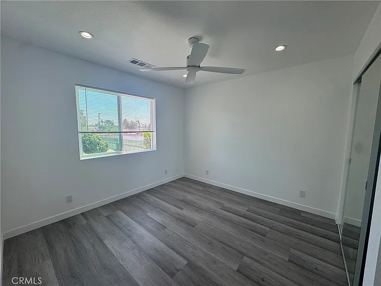 4 Cypress — Photo 7