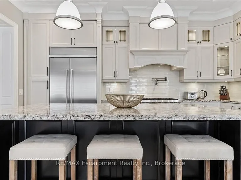 81 Brock St — Photo 25