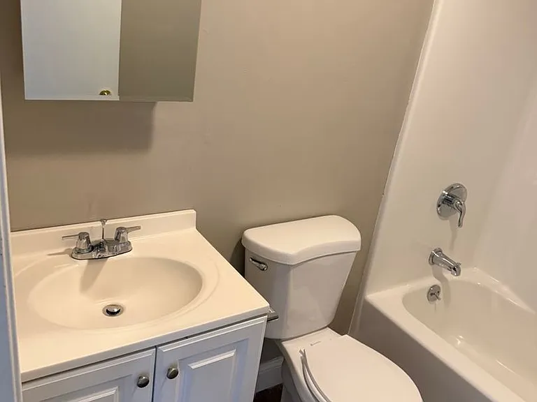 472 S Main St — Photo 14