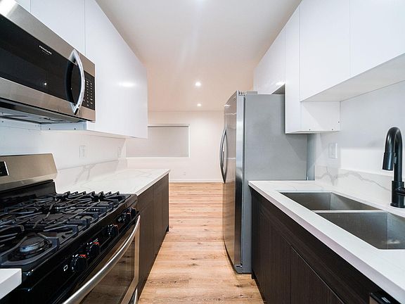 3rd image of 11918 Hart St #2