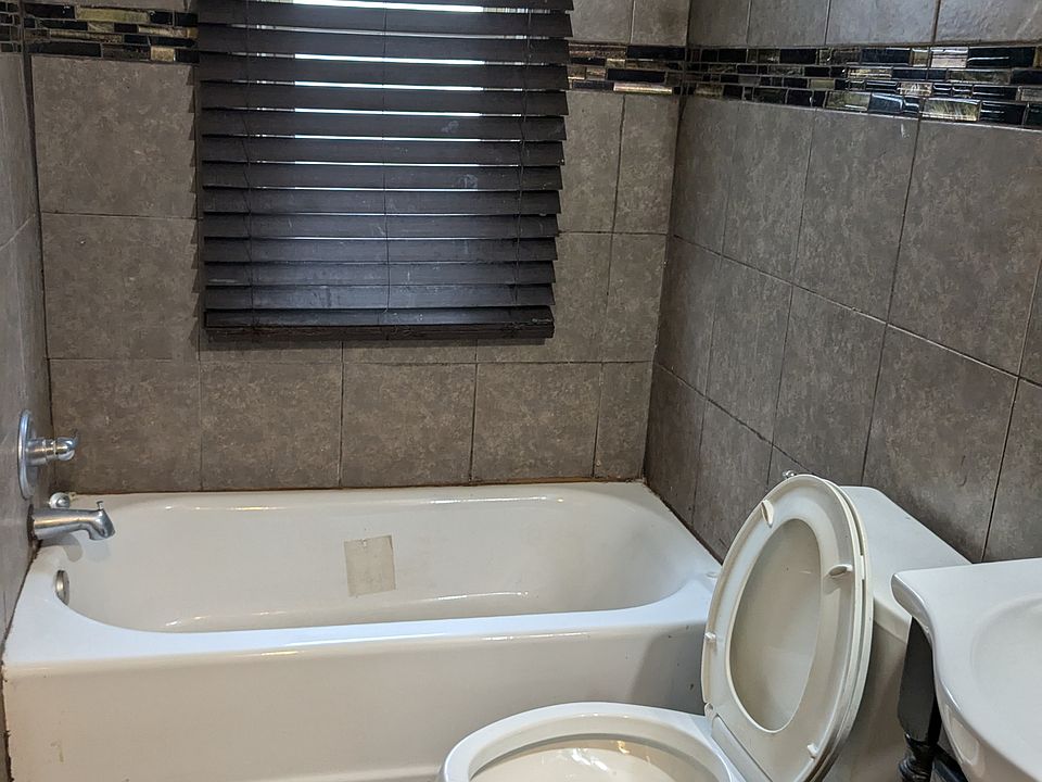 2nd image of 9010 Heyden St