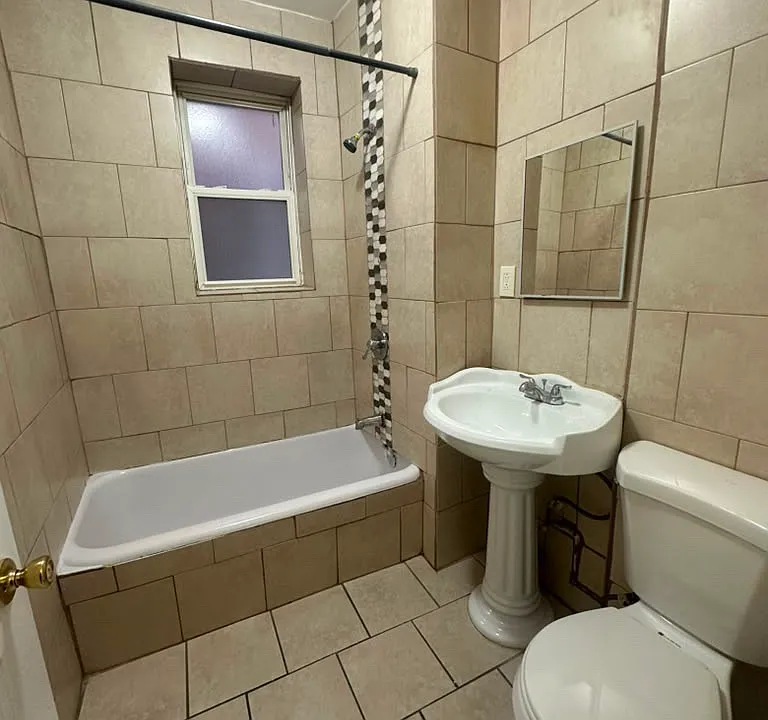 220 Roseville Ave #306D