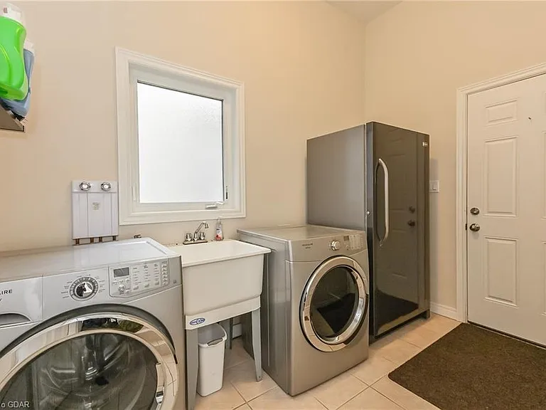 354 Grange Rd #B — Photo 10