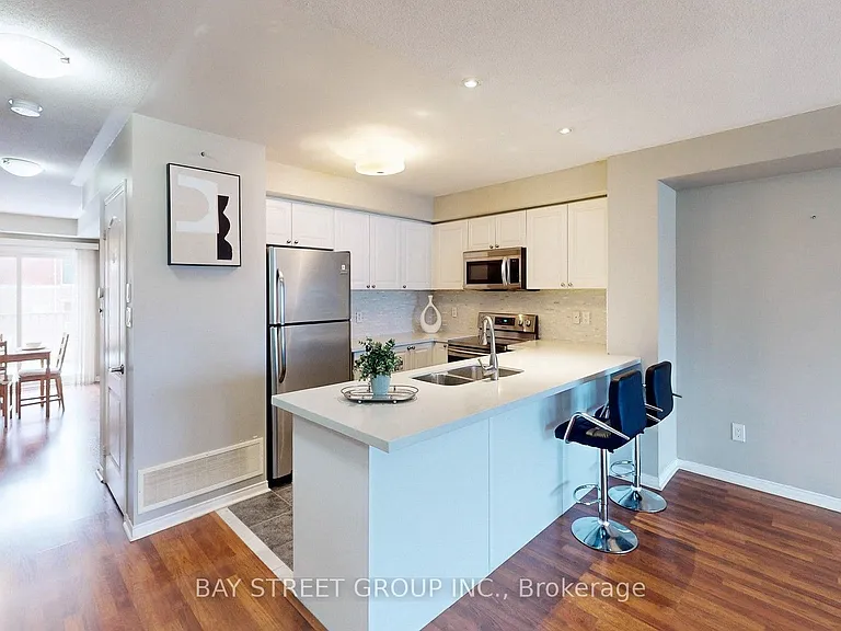3975 Eglinton Ave W #13 — Photo 4