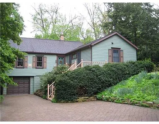 112 Hillcrest Dr photo 1