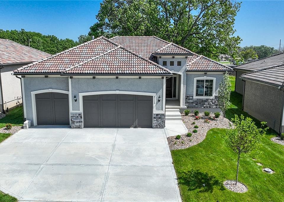 2114 NW Ashurst Dr, Lees Summit, MO 64081 Zillow