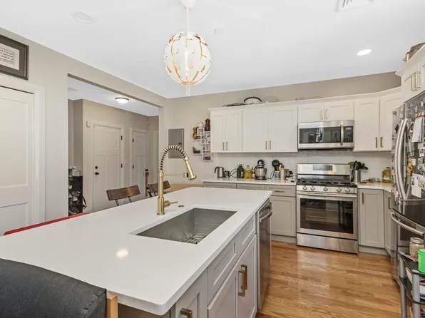 849 Cummins Hwy Unit 3, Boston, MA 02126
