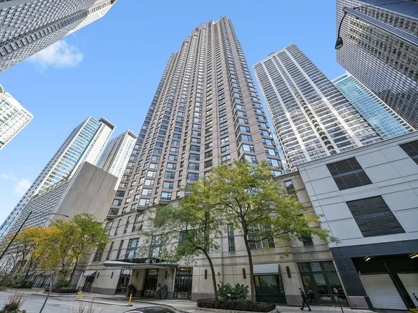 401 E Ontario St APT 2203, Chicago, IL 60611