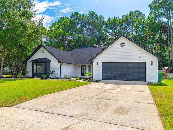 3rd image of 1122 Sandalwood Cir