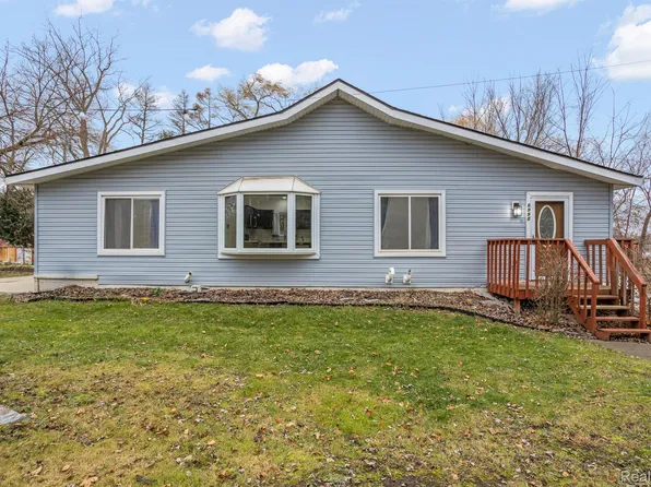 6990 Leytonstone Blvd, West Bloomfield, MI 48322