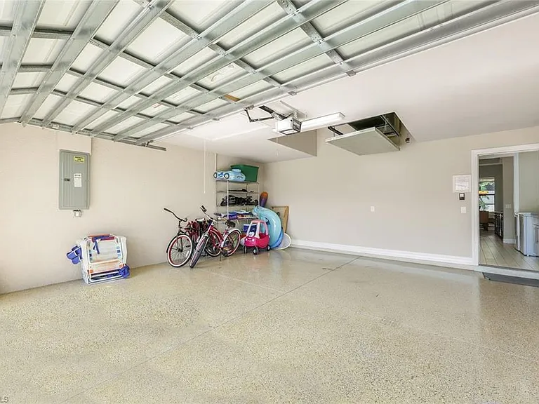 1243 Briarwood Ct — Photo 17