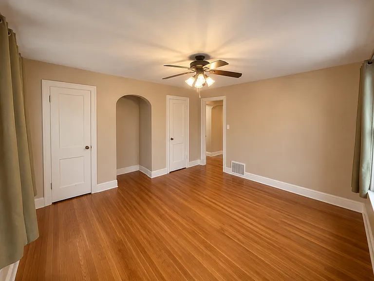 1518 S Kickapoo Ave — Photo 4