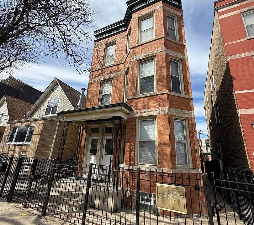 1st image of 2302 W Roscoe St APT 2F
