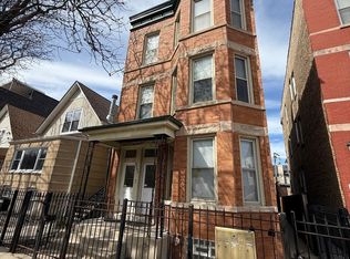 2302 W Roscoe St APT 2F, Chicago, IL 60618