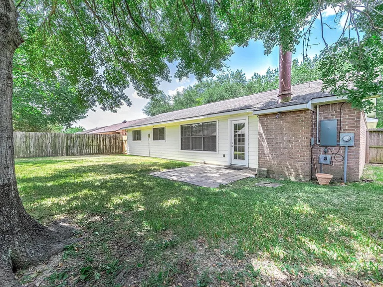 11210 Daybreak Ln — Photo 24