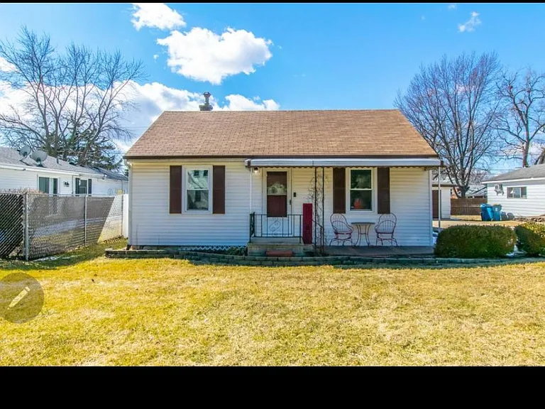 1805 Kelly Ave — Photo 2