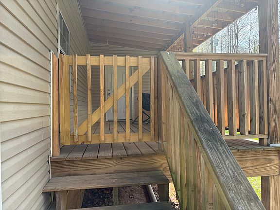 3rd image of 125 Holly Brook Ln