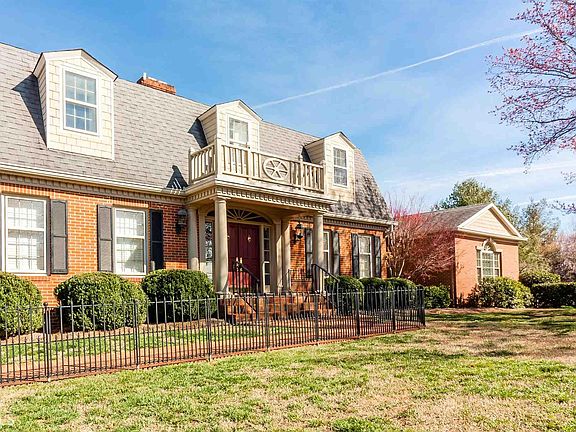 3rd image of 186 Hillcrest Hts