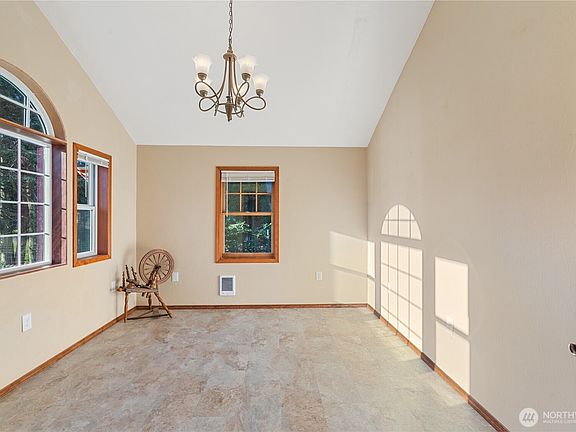 3rd image of 804 Scoter Court SE