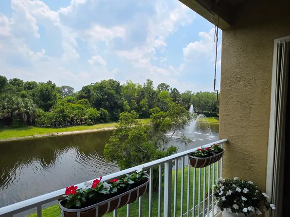1560 SE Hampshire Way #204, Stuart, FL 34994