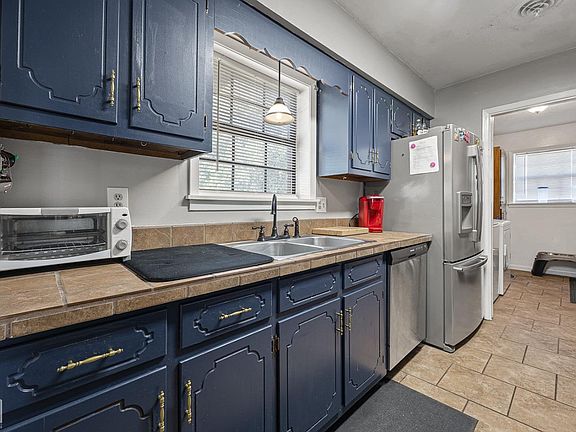 5th image of 419 Crestmont Cir