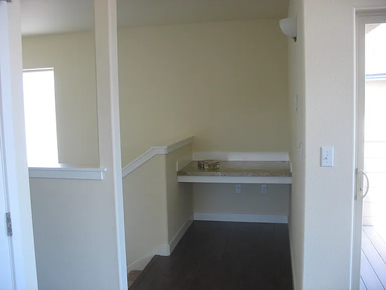 91 Newcomer St — Photo 8