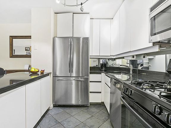 3rd image of 510 E 80th St APT 8D