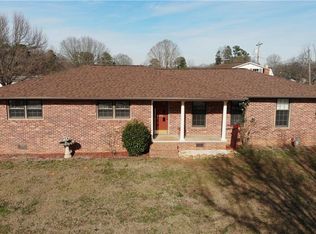 213 Calhoun Rd, Belton, SC 29627