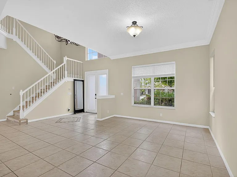 22194 Braddock Pl — Photo 12