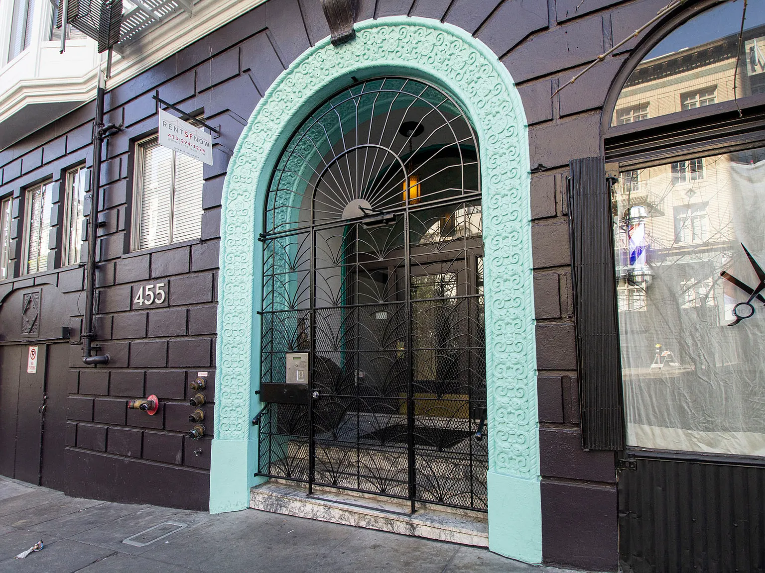 455 Hyde — Photo 2