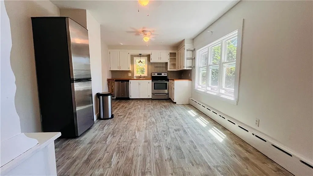 2 bed, 1180 sqft, $2,200 — Photo 1